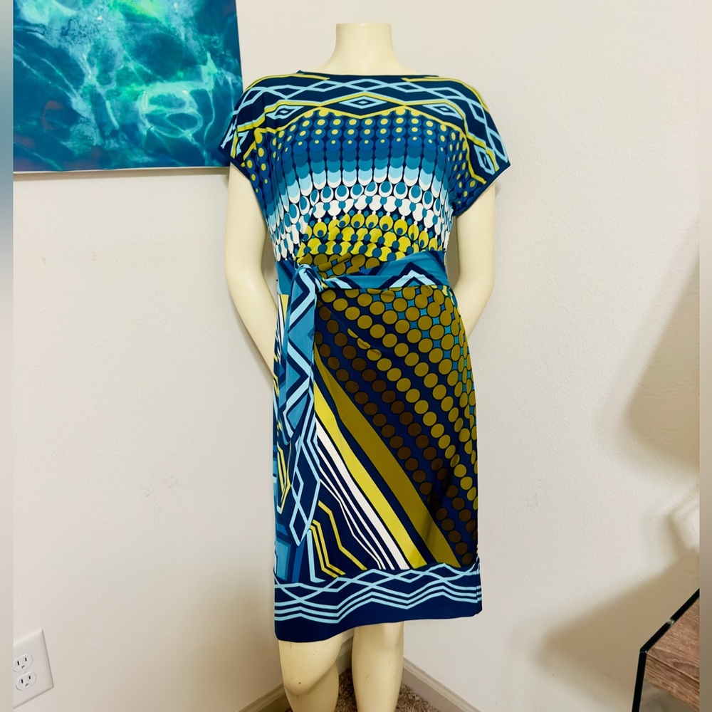 NEW! Women’s Geometrical Mid Dress!
